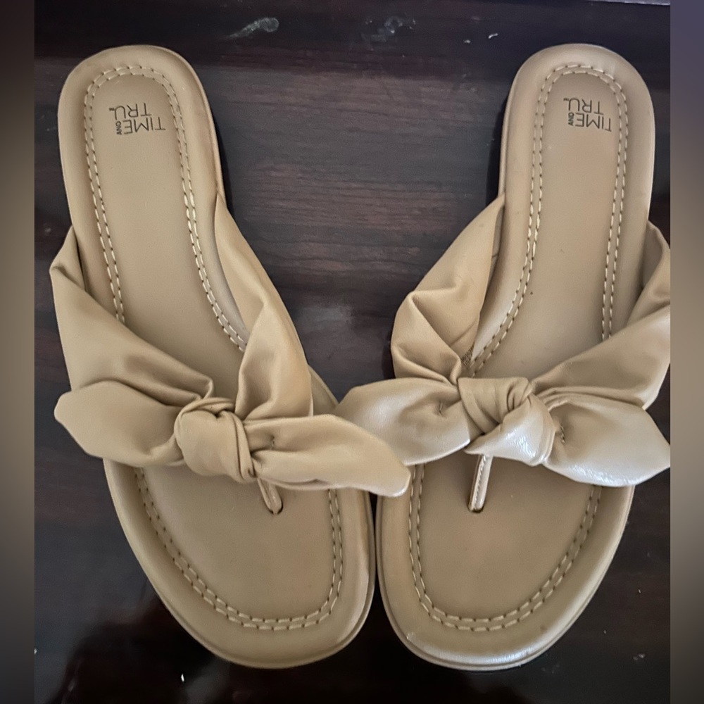 Time and Tru Women's Beige Sandals